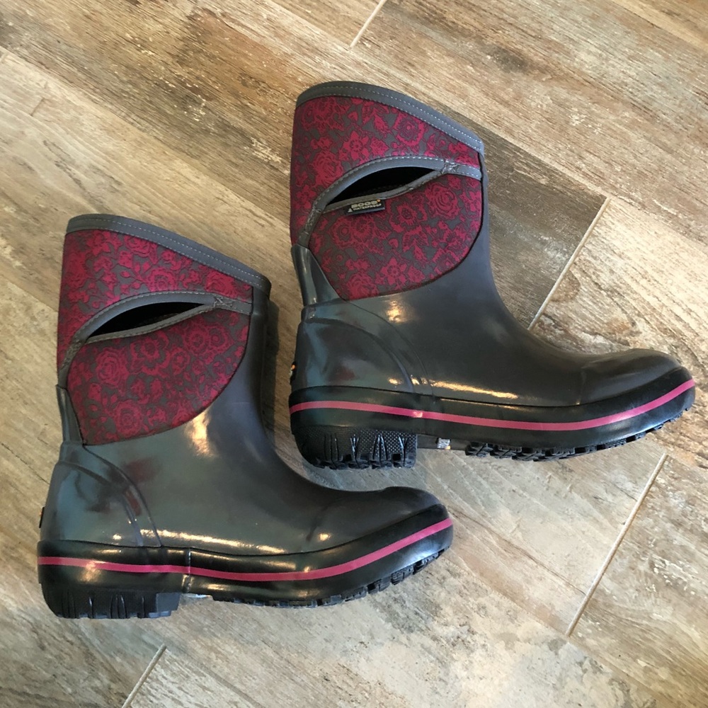 NWOT Bogs neo tech boots